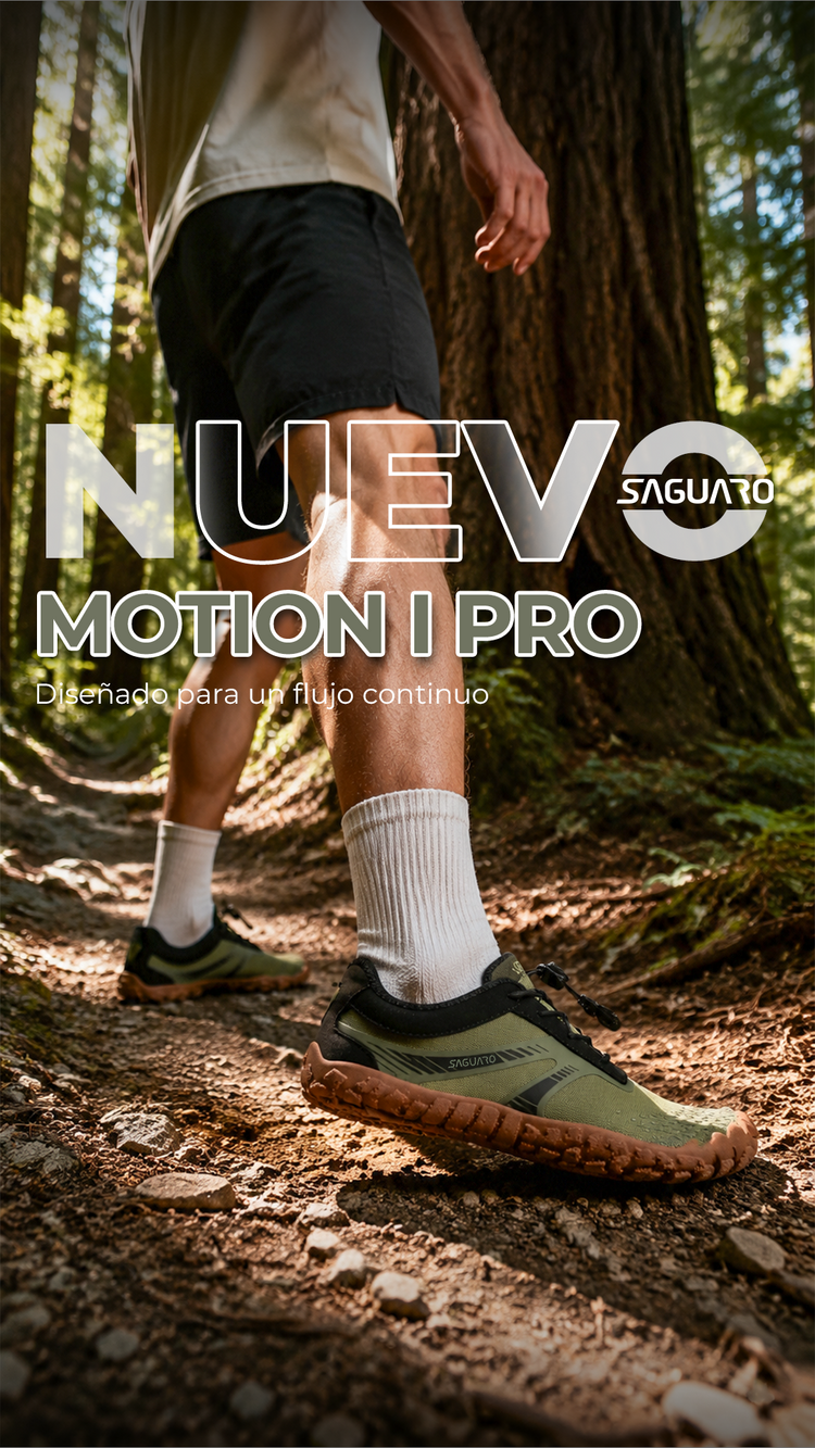 Zapatillas barefoot de running SAGUARO Motion I Pro en un sendero forestal